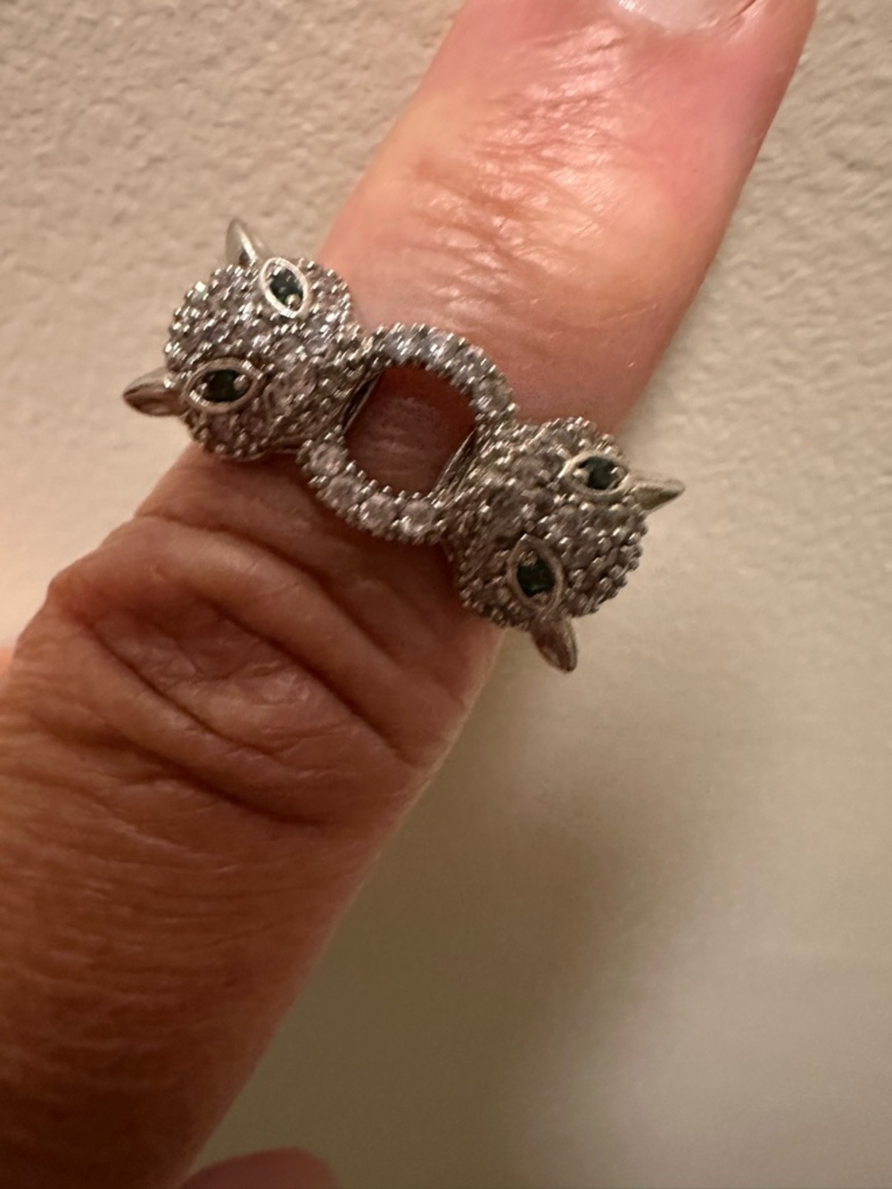 Silver Double-Headed Cat  Ring with Green Accent Stones - Picture 4 of 10
